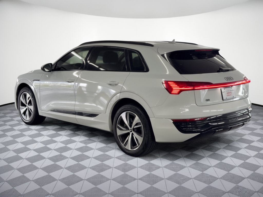 Used 2024 Audi Q8 e-tron Premium Plus AWD/4WD image 3