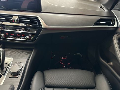 Used 2023 BMW 530i w/ Convenience Package RWD image 32