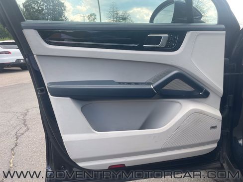 Used 2019 Porsche Cayenne S image 29