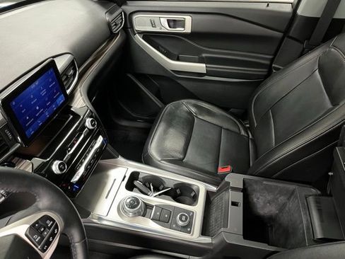 Used 2023 Ford Explorer Limited w/ Equipment Group 301A AWD/4WD image 38