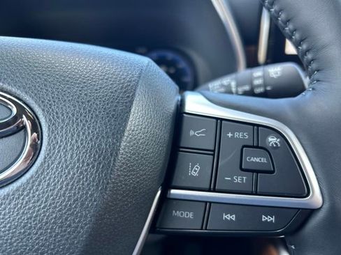 Certified 2024 Toyota Highlander Platinum AWD/4WD image 25