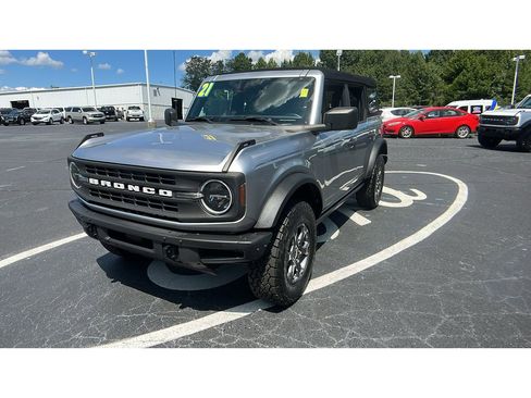 Used 2021 Ford Bronco Black Diamond image 3