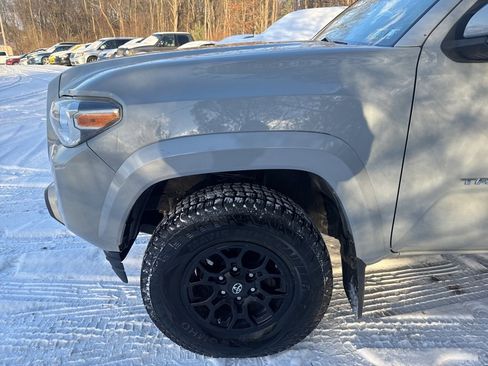Used 2019 Toyota Tacoma SR image 6