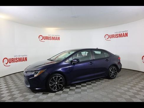 Used 2021 Toyota Corolla LE image 3