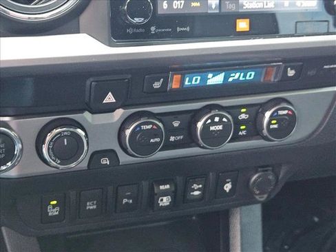Used 2019 Toyota Tacoma Limited AWD/4WD image 16