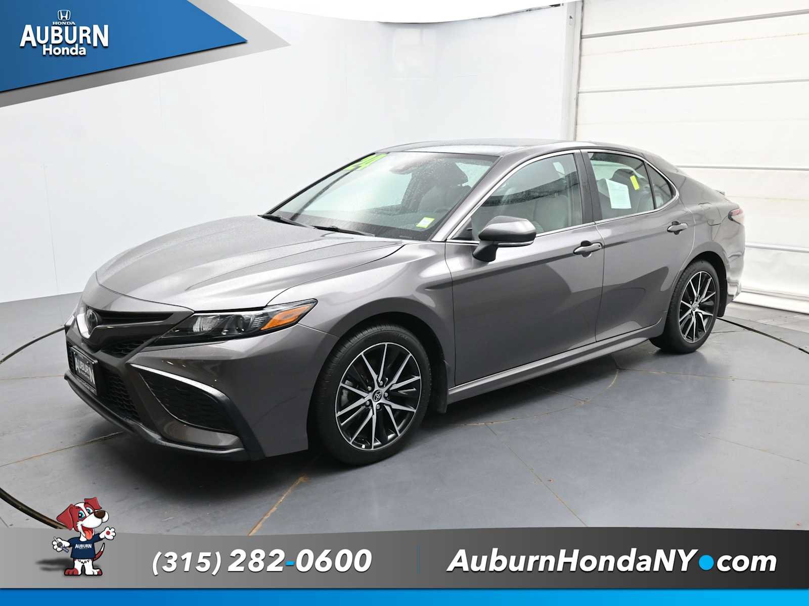 Used 2024 Toyota Camry SE AWD/4WD image 2