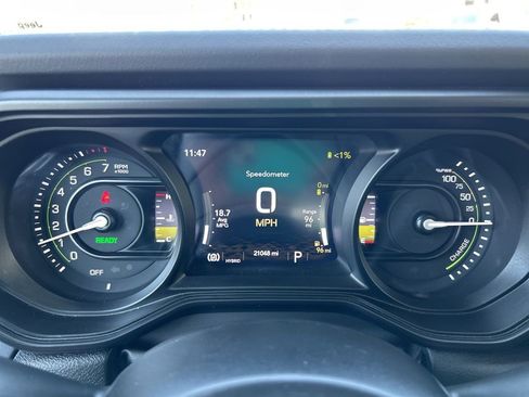 Used 2025 Jeep Wrangler Unlimited Sahara image 21