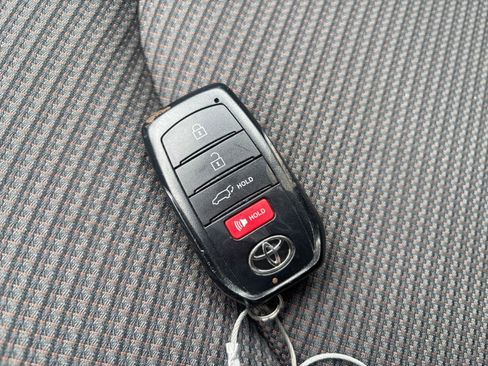 Used 2025 Toyota Highlander LE FWD image 21