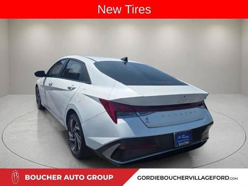 Used 2024 Hyundai Elantra SEL w/ Convenience Package FWD image 5