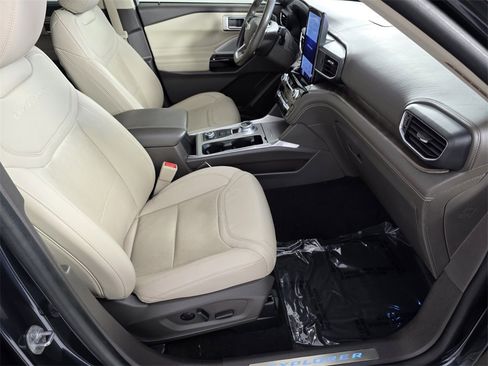 Used 2023 Ford Explorer Platinum w/ Technology Package image 33