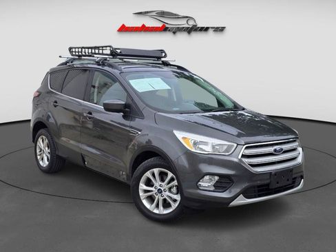 Used 2018 Ford Escape SE image 1