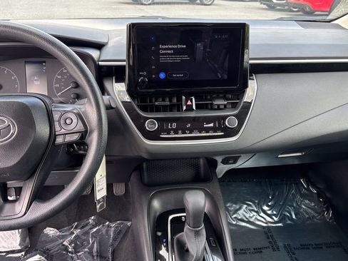 Used 2025 Toyota Corolla LE FWD image 21