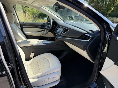 Used 2023 Buick Enclave Avenir w/ Avenir Technology Package image 27