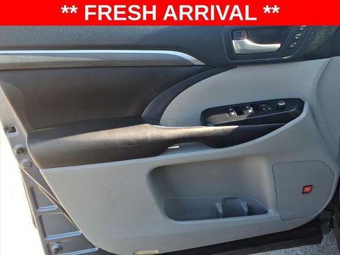 Used 2018 Toyota Highlander Limited Platinum image 11