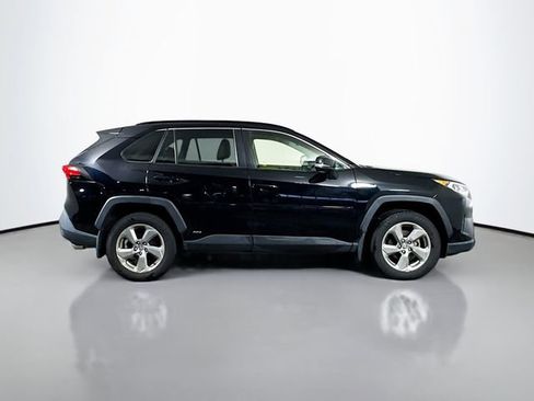 Used 2021 Toyota RAV4 XLE Premium image 7