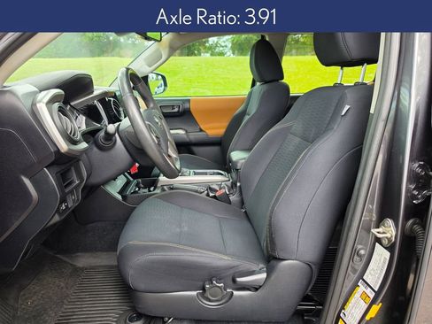 Used 2019 Toyota Tacoma SR5 AWD/4WD image 9