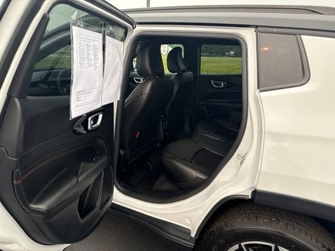 Used 2025 Jeep Compass Trailhawk AWD/4WD image 31