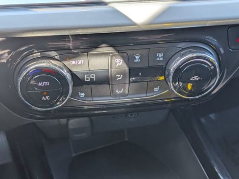 Used 2025 Chevrolet Trax LT w/ LT Convenience Package image 19