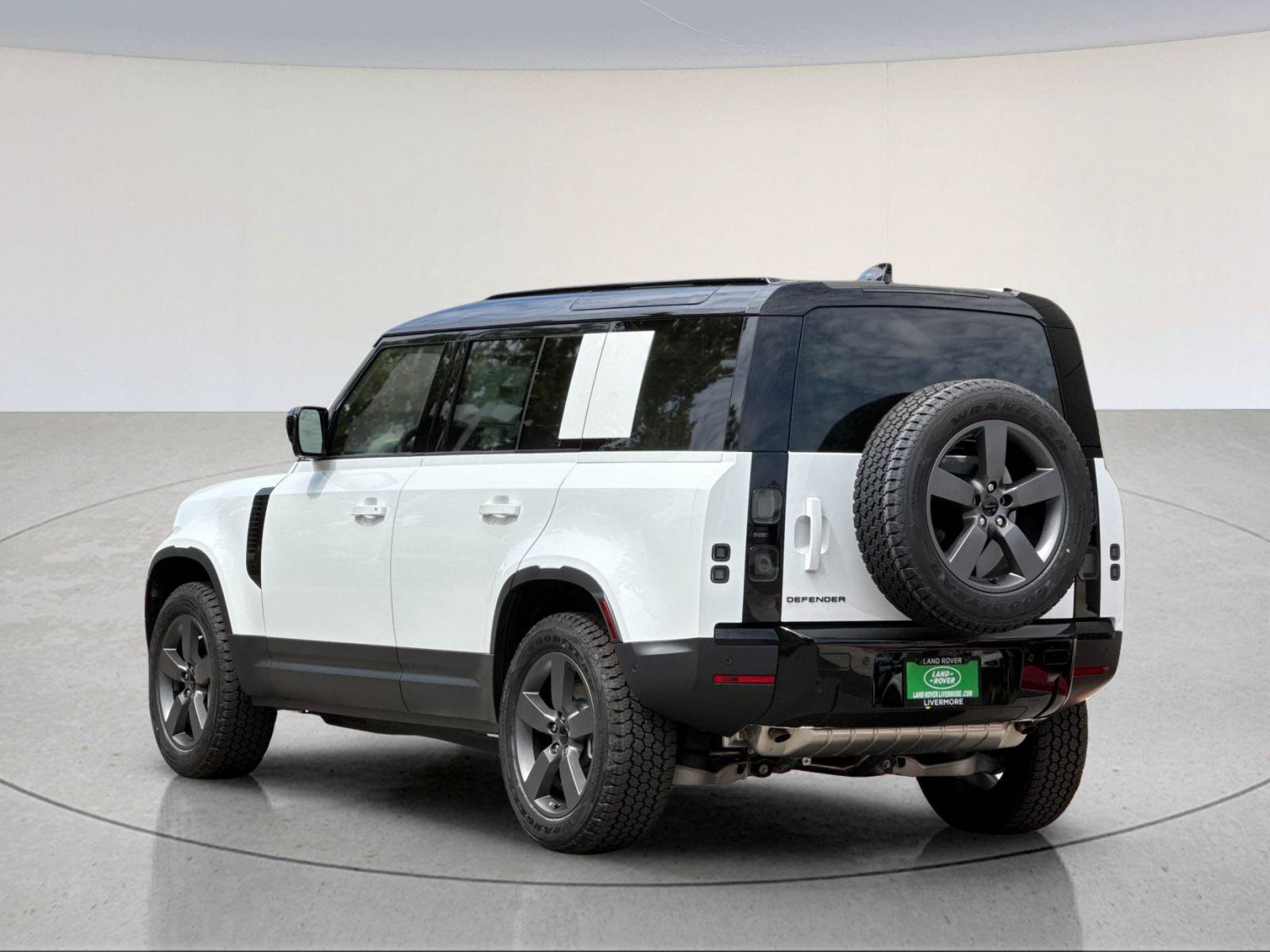 New 2026 Land Rover Defender 110 S AWD/4WD image 4