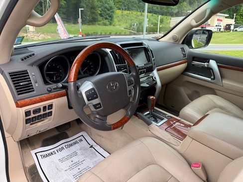 Used 2014 Toyota Land Cruiser AWD/4WD image 11