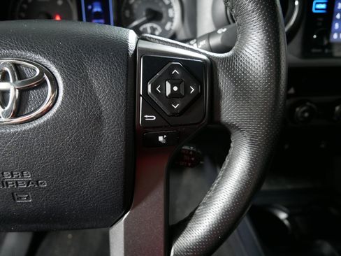 Used 2017 Toyota Tacoma TRD Sport w/ Tow Package (A/T) AWD/4WD image 28