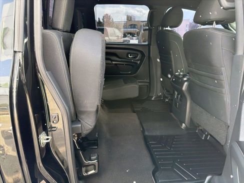 Used 2018 Nissan Titan SV w/ SV Convenience Package image 32