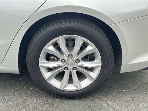 Used 2019 Chevrolet Malibu LT w/ Driver Confidence Package image 18