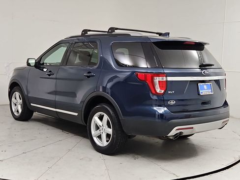 Used 2017 Ford Explorer XLT w/ Equipment Group 202A AWD/4WD image 4