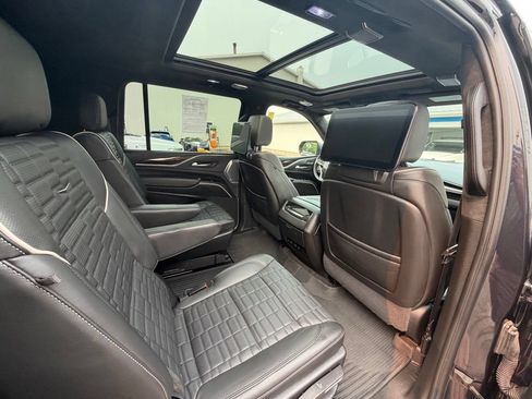 Used 2023 Cadillac Escalade ESV Sport Platinum w/ LPO, ONYX Package AWD/4WD image 19