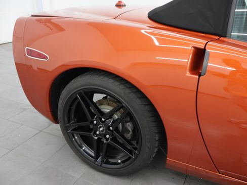 Used 2005 Chevrolet Corvette Convertible w/ Preferred Equipment Group RWD image 22