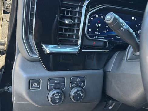 Used 2022 Chevrolet Silverado 1500 LT image 21