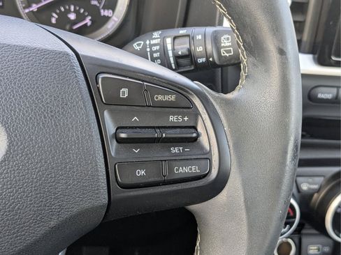 Used 2022 Hyundai Venue Limited FWD image 25