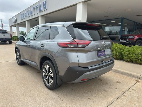 Used 2023 Nissan Rogue SV FWD image 6