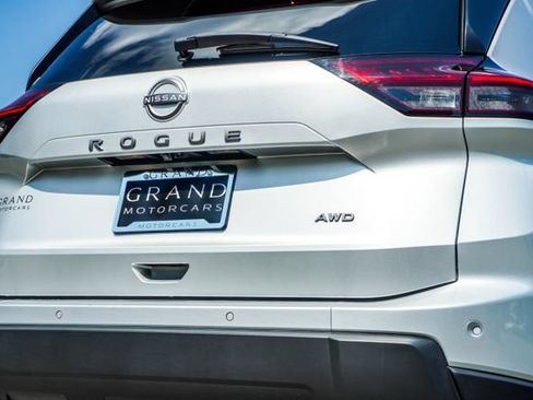 Used 2025 Nissan Rogue SV AWD/4WD image 14