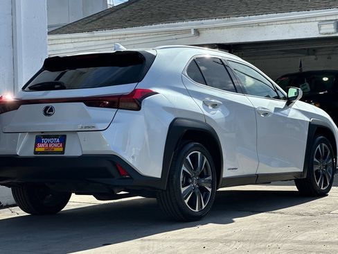 Used 2021 Lexus UX 250h w/ Accessory Package (Z2) image 4