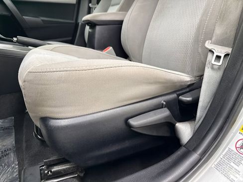Used 2015 Toyota Corolla LE image 13