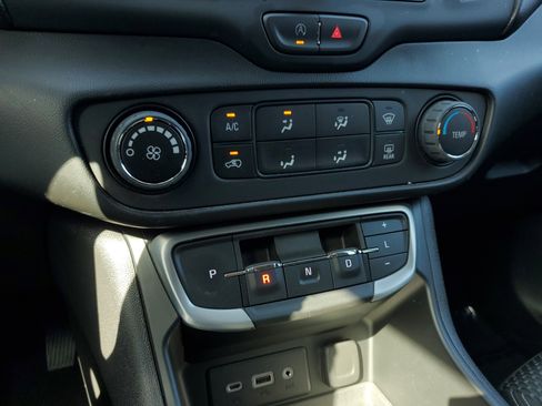 Used 2022 GMC Terrain SLE image 25