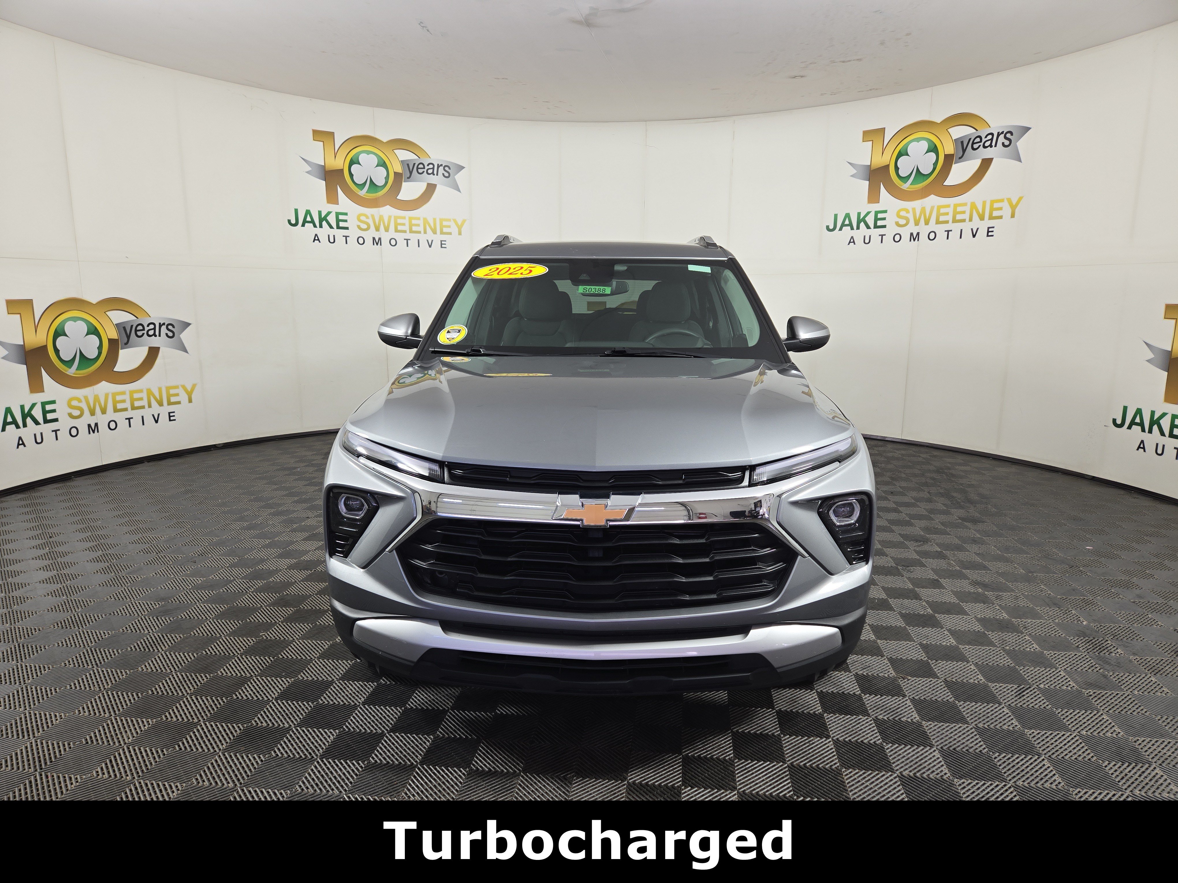 Used 2025 Chevrolet TrailBlazer LT AWD/4WD image 2