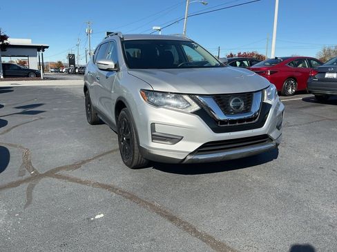 Used 2019 Nissan Rogue SV image 6