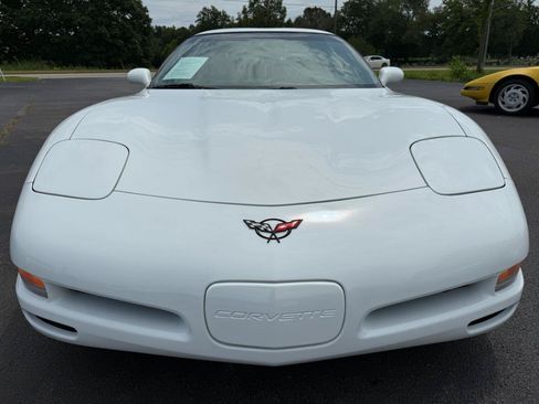 Used 1998 Chevrolet Corvette Coupe RWD image 4