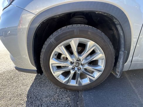 Used 2021 Toyota Highlander Limited image 2