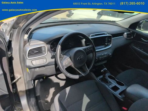 Used 2018 Kia Sorento FWD image 9