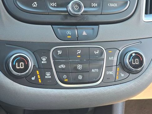 Used 2022 Chevrolet Malibu LT FWD image 25