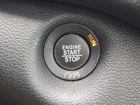 Certified 2019 Jeep Cherokee Limited w/ Technology Group AWD/4WD image 27