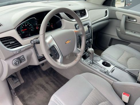 Certified 2017 Chevrolet Traverse LT image 4