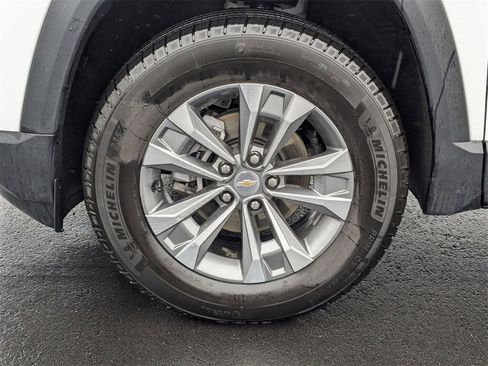 Used 2025 Chevrolet Equinox LT image 11