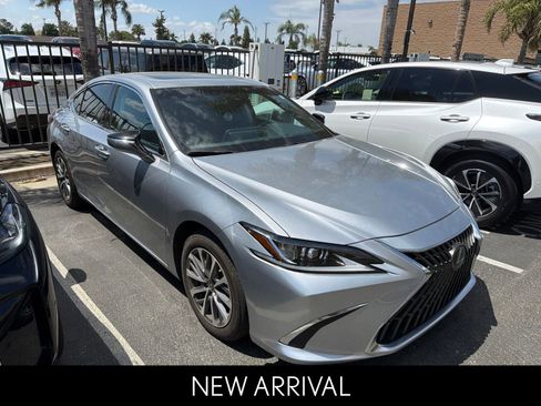 Used 2025 Lexus ES 350 w/ Accessory Package (Z1) FWD image 2