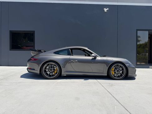 Used 2018 Porsche 911 GT3 RWD image 3
