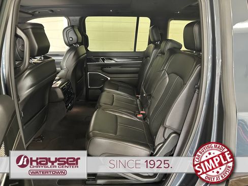 Used 2024 Jeep Wagoneer 4WD w/ Premium Group I image 35