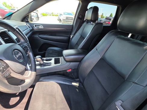 Used 2018 Jeep Grand Cherokee Altitude AWD/4WD image 11